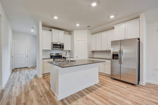 Building Photo - 31119 Myers Hvn Ln