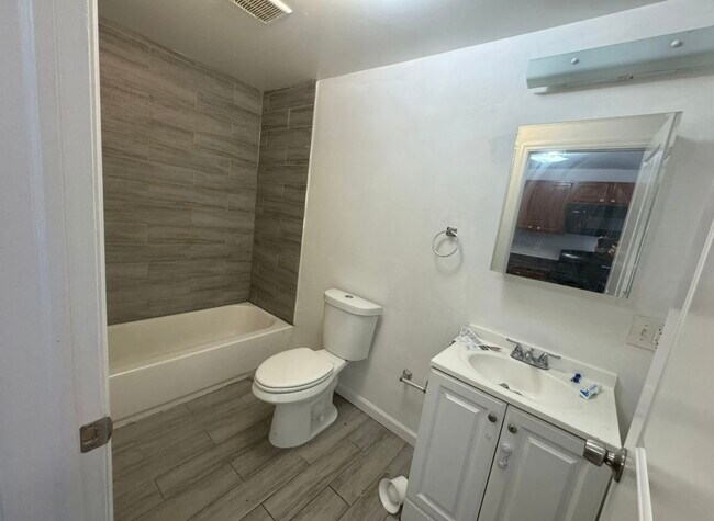 Unit 3 - 856 Grove St