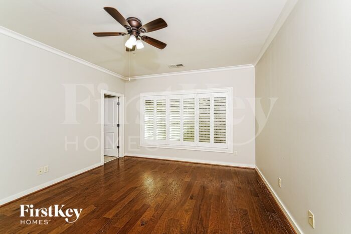 Building Photo - 455 Lake Chelsea Way