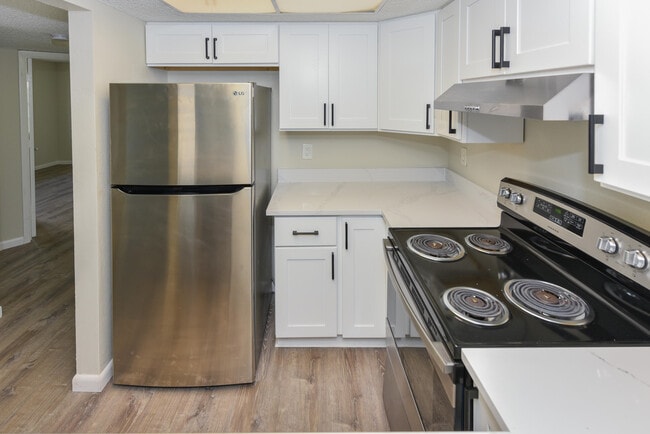 Building Photo - 1531 SE Royal Green Cir