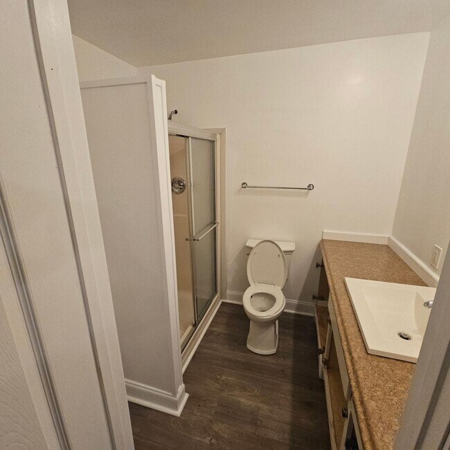 Building Photo - Elegant 5-Bedroom, 4-Bath Home with Expansive Living Spaces