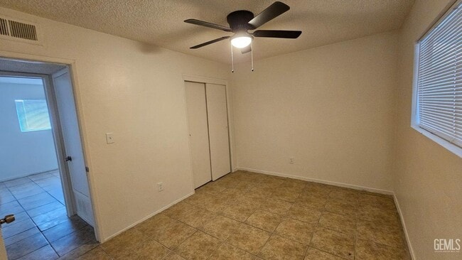 Building Photo - South Bakersfield Home for Lease 3 Bed 1.7...