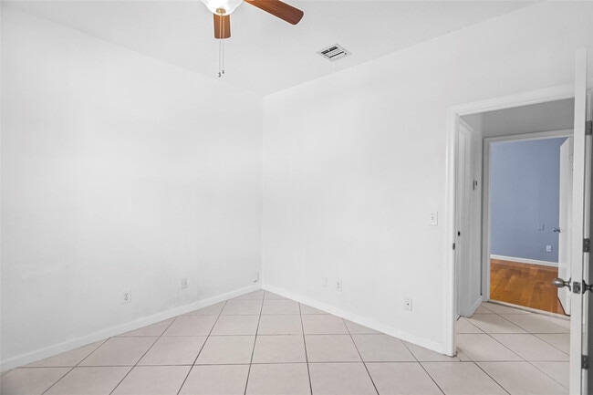 Building Photo - 15250 SW 49th Ct