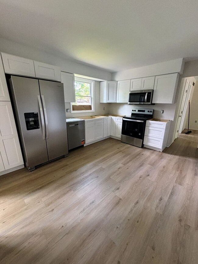 Building Photo - 5 Firethorn Ct