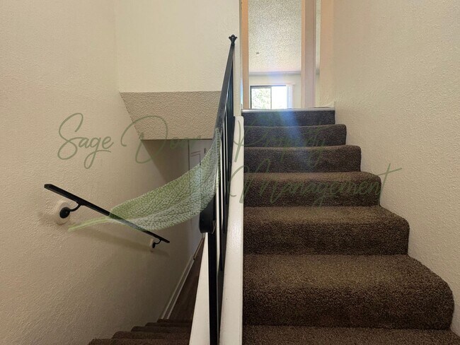 Building Photo - SPACIOUS TOWNHOME WITH GARAGE!!!