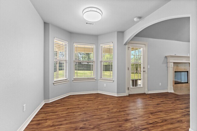 Building Photo - Come home to this gorgeous, light-filled home with an enormous and beautiful backyard!
