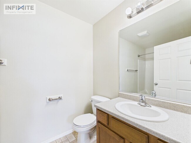 Building Photo - Bright & Spacious 3-Bedroom Apartment