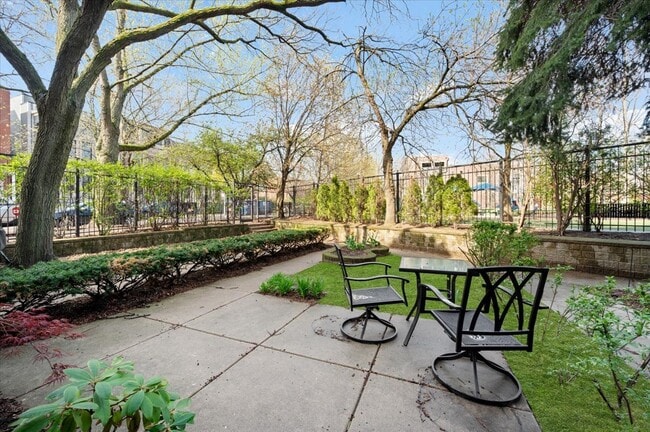 Building Photo - 1214 W School St