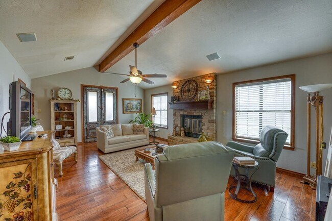 Building Photo - 603 Sunray