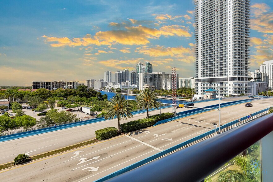 Building Photo - 2602 E Hallandale Beach Blvd