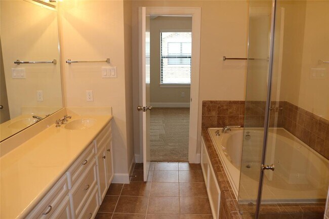 Building Photo - 2710 Hullsmith Dr