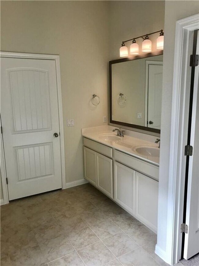 Building Photo - Brand New 4 bedroom One Story - Vista Vera...