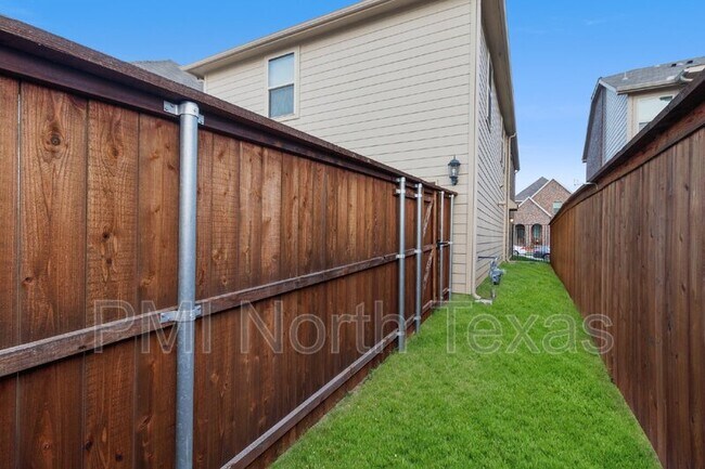 Building Photo - 3839 Barnett Rd