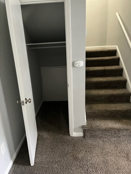 Building Photo - 109 Rainbow Ct