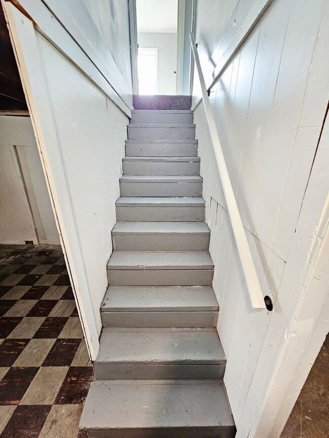 Building Photo - Move-In Ready 2BR/1BA Home w/ 2-Car Garage | Recently Updated