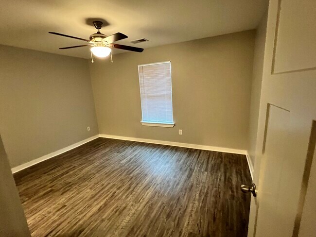 Building Photo - 900 5th Way