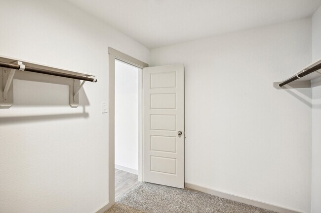 Building Photo - 8011 House bank Ln