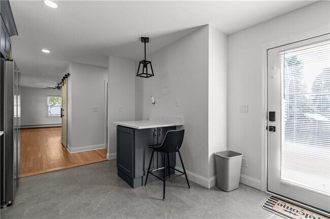 Building Photo - 12 Philips St