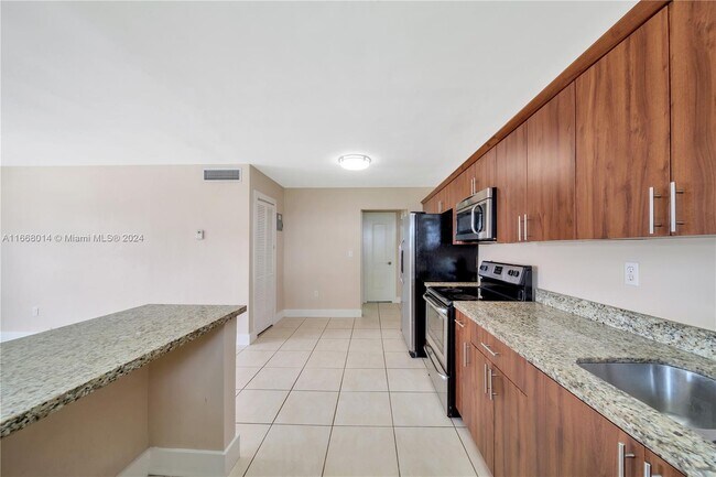 Building Photo - 592 NE 150th St