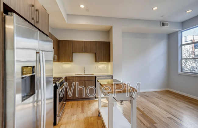 Building Photo - 2331 Glenarm Pl