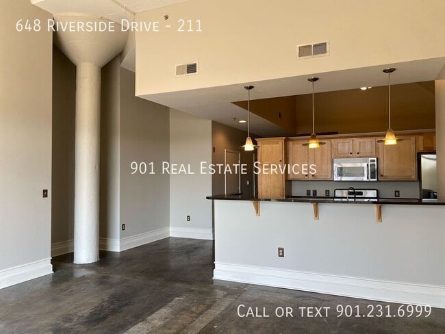 Building Photo - 648 Riverside Dr