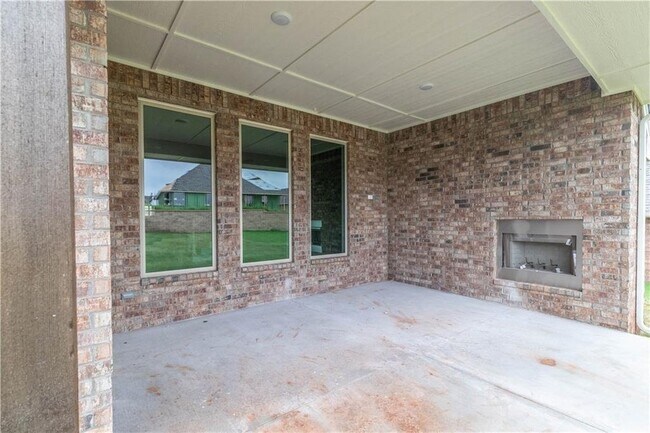 Building Photo - Gorgeous 4 bed 3 bath home in East Edmond-...