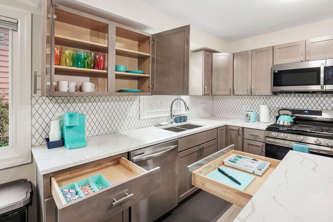 Building Photo - 10907 S Normandy Ave