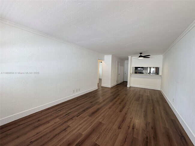 Building Photo - 505 NE 30th St