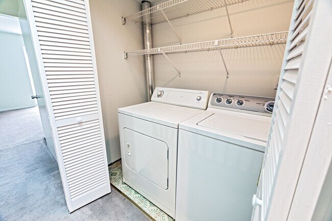 Building Photo - 2 bedroom, 2.5 bath townhome in Pike Creek