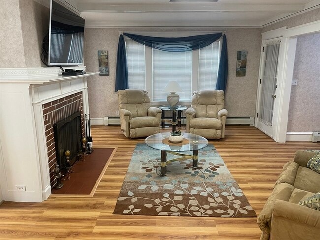 Building Photo - 136 Russell St