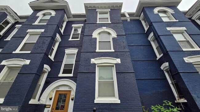 Building Photo - 1034 6th St NE