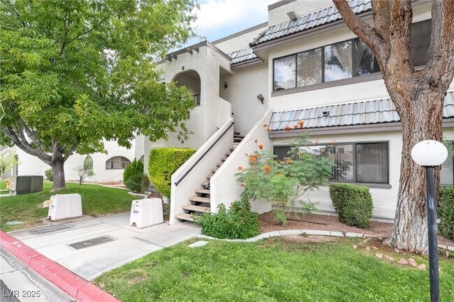 Primary Photo - 1418 Santa Margarita St