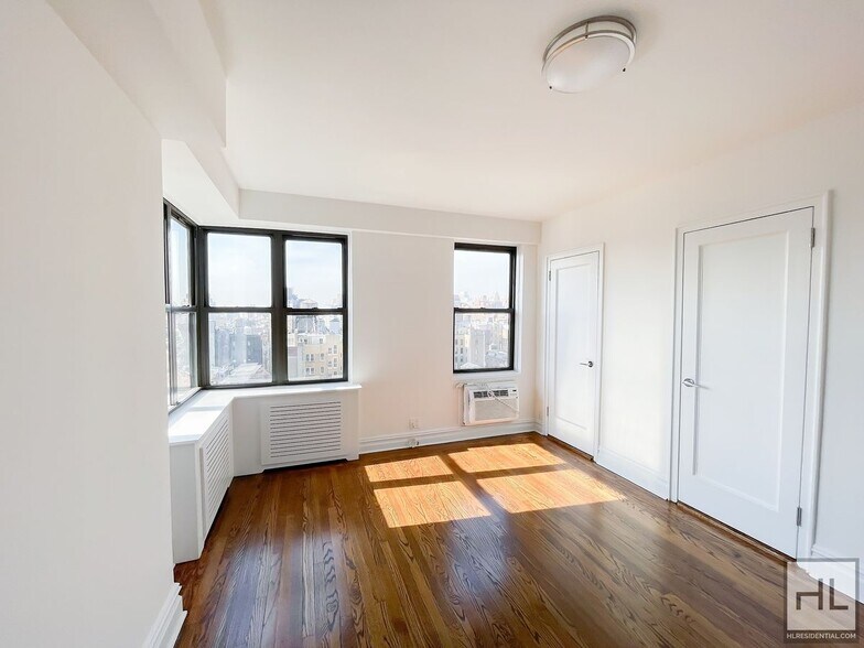 Building Photo - 5 AVENUE