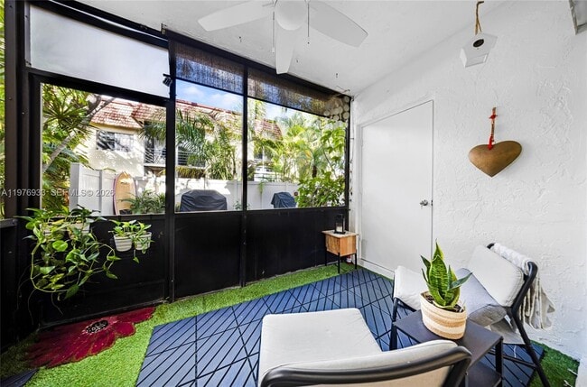 Building Photo - 130 S Cypress Rd