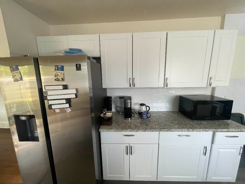 Building Photo - 2528 14th Ave Ct
