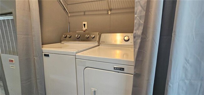 Building Photo - 4255 Smoke Creek Pkwy