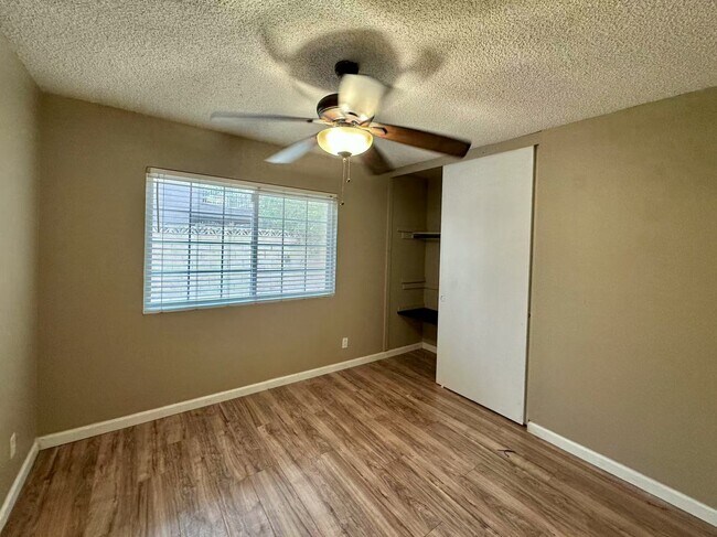 Building Photo - 6672 Peachtree Ln