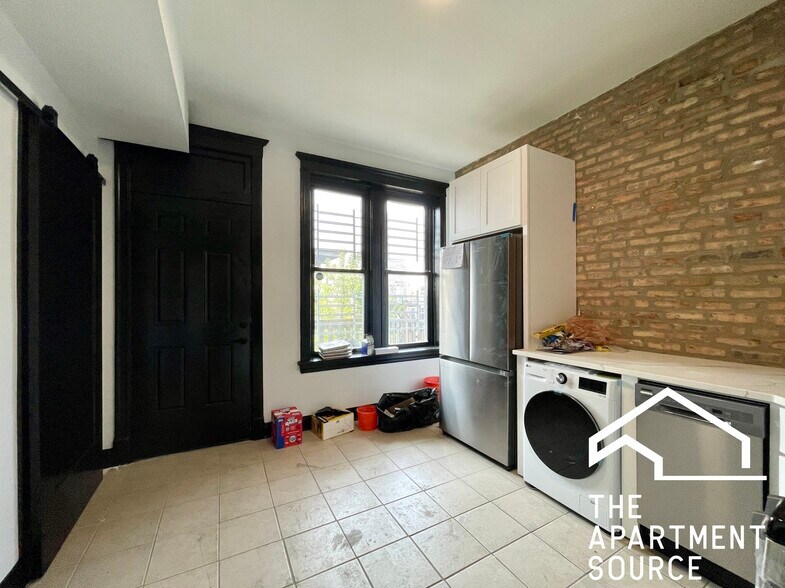 Building Photo - 2648 W Augusta Blvd