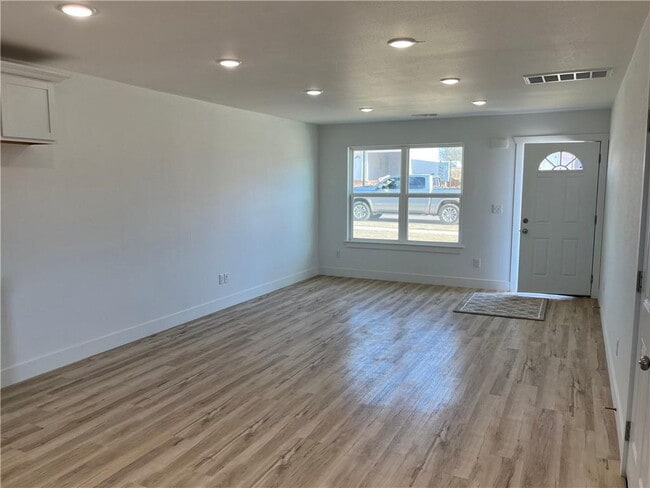 Building Photo - 1209 Nedra Dr