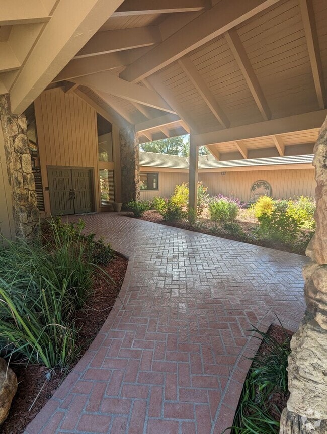 Building Photo - Luxury 5 Bedroom Home in Palo Verde Ranch