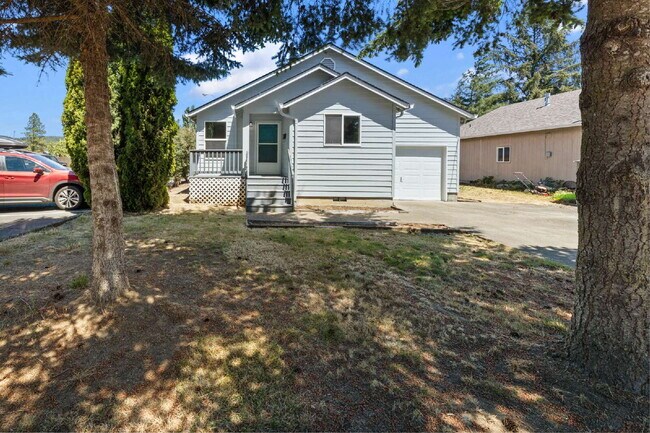 Building Photo - Updated 3 bedroom home with garage