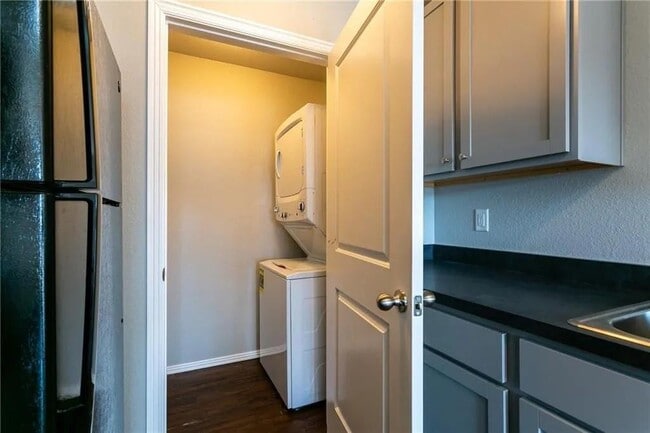 Building Photo - 1743 E Central St