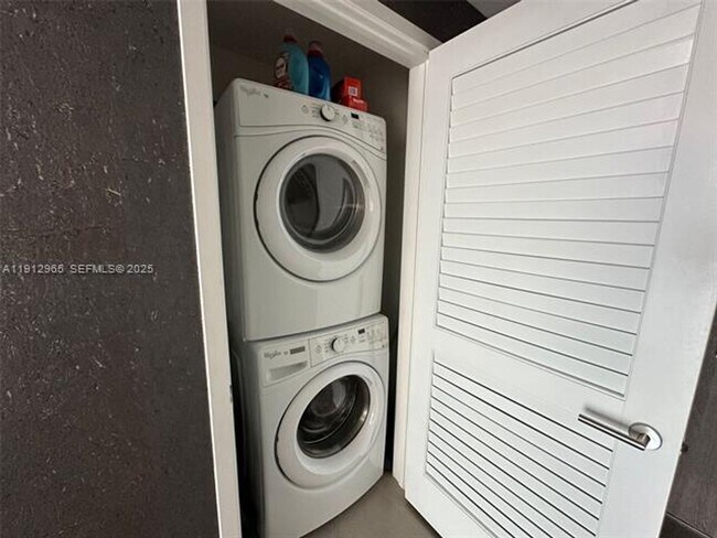 Building Photo - 68 SE 6th St