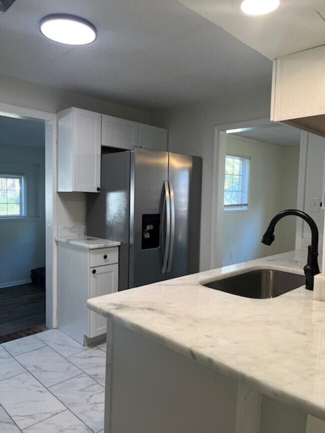 Building Photo - 465 Malboro Rd