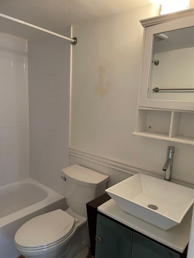 Building Photo - 1731 SE 15th St