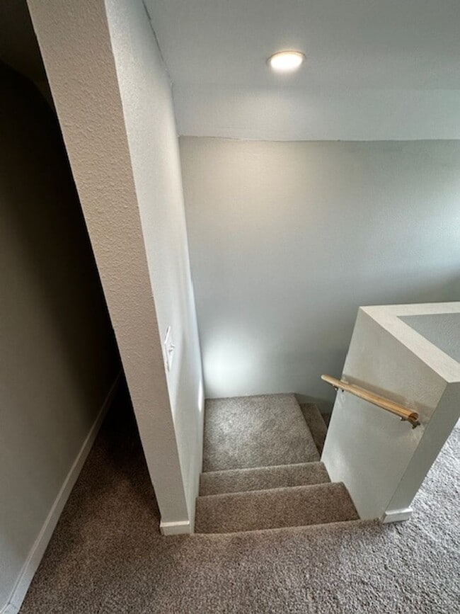 Building Photo - Charming Two Bedroom Pet Friendly Home in ...
