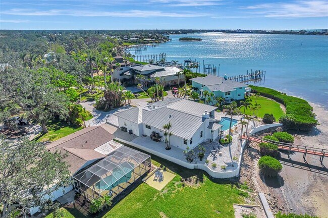 Building Photo - 2287 Bayshore Rd