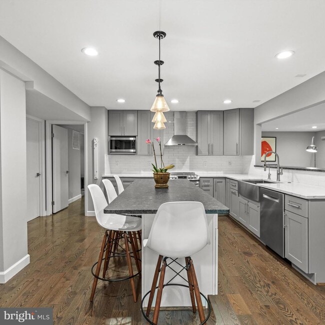 Building Photo - 3704 Oak Hill Way