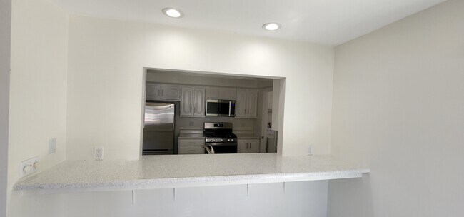 Building Photo - 544 Virginia St