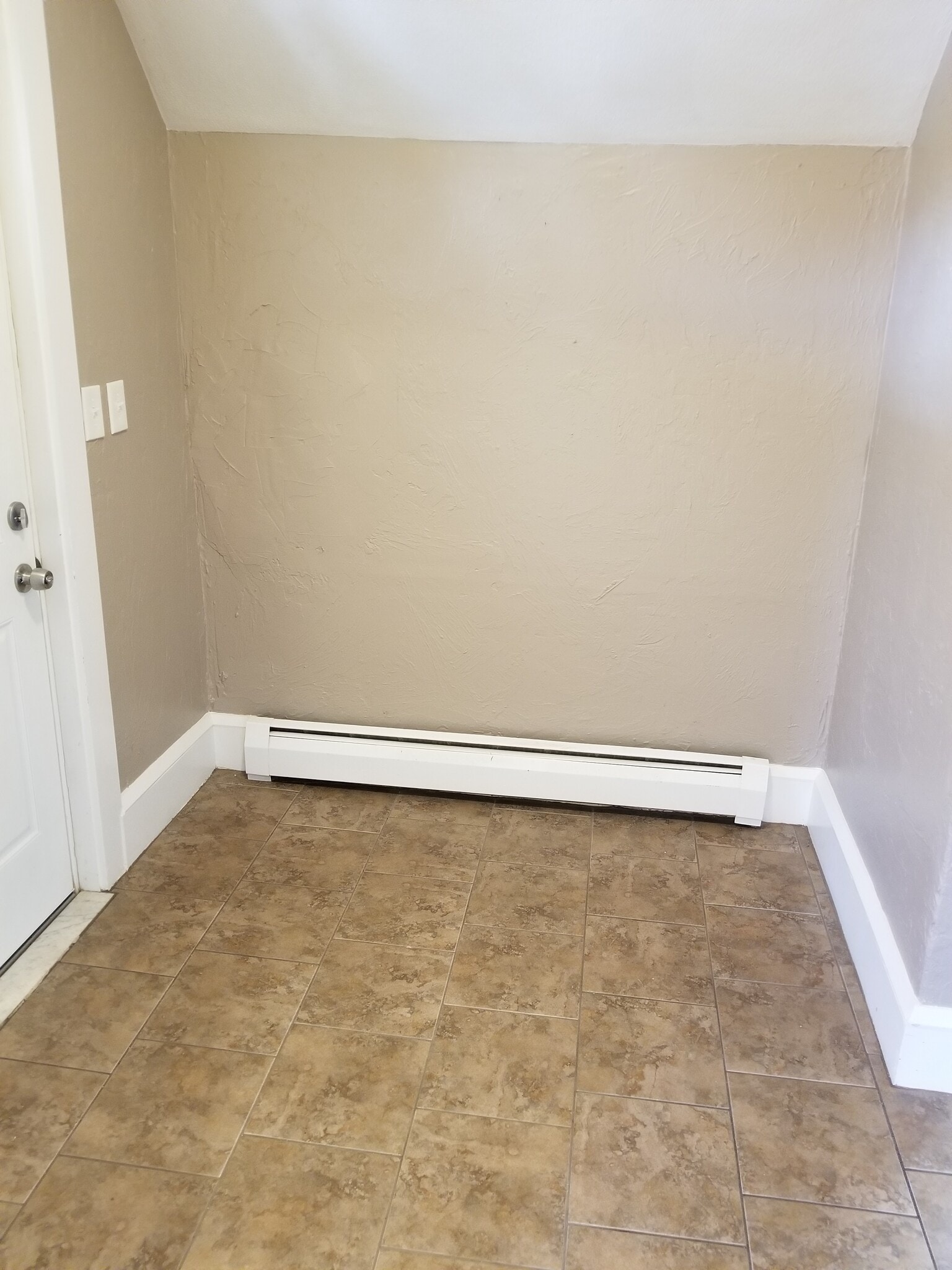 Building Photo - 49 Hillside Ave